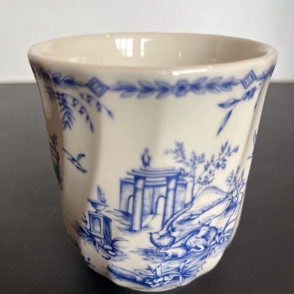 Vintage Churchill Toile Scalloped Blue and White China Mugs. - Picture 5 of 11